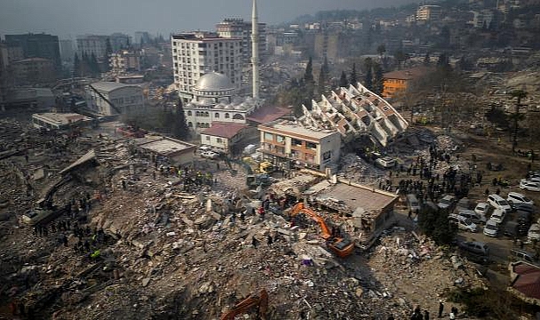 Deprem 500 atom bombası etkisinde