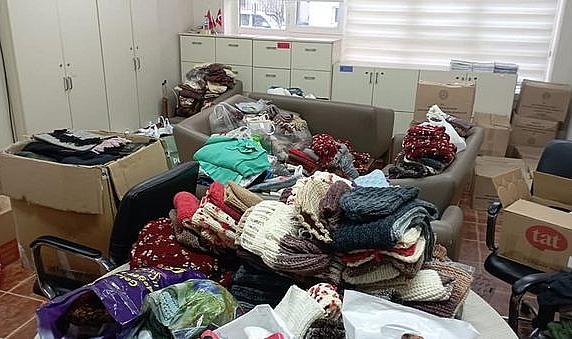 Deprem bölgesine atkı ve bere desteği