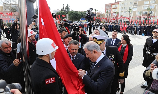 Cumhuriyet Meydanı'nda tören
