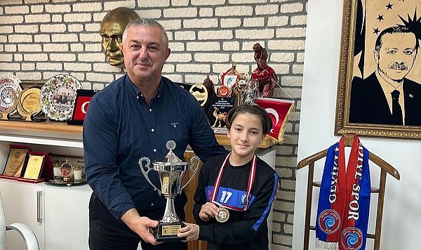 Geyikli'den bir yıldız doğuyor