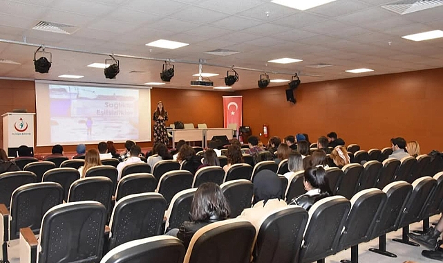 Hastanede stajyer öğrencilere eğitim