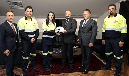 TÜMAD ekibine plaket