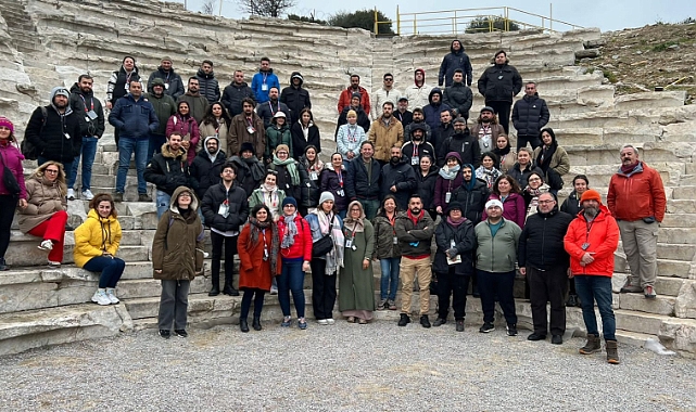 Turist rehberleri Parion Antik Kenti'nde