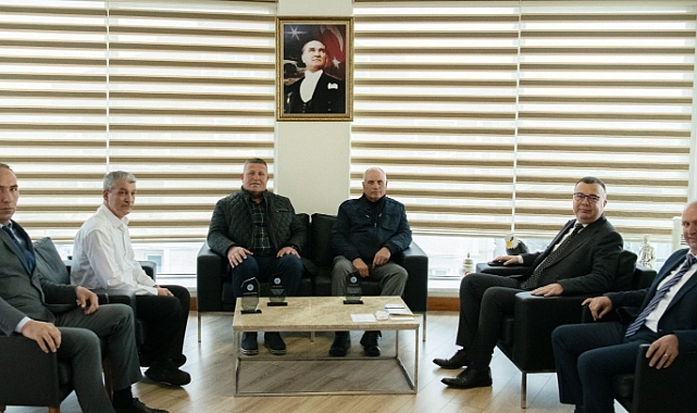 Başkan Arslan’dan emekçilere plaket