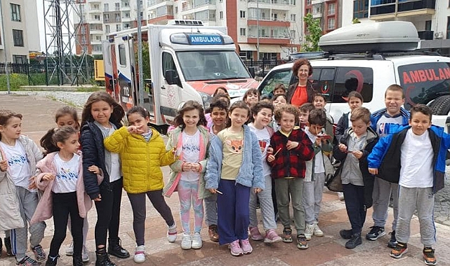 Miniklere ambulans tanıtıldı