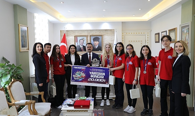 Öğrenciler projelerini Vali Aktaş'a anlattı