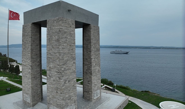 TCG Anadolu Çanakkale Boğazı'ndan Geçti