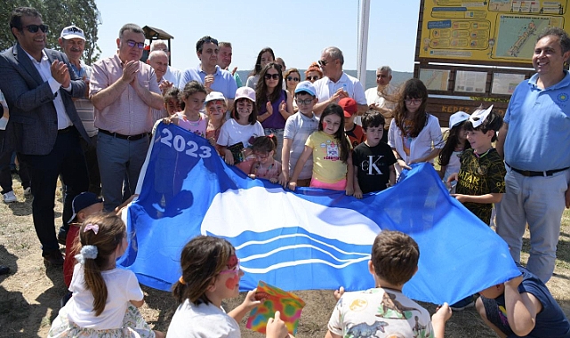 Kepez Halk Plajı'nda Mavi Bayrak dalgalanıyor
