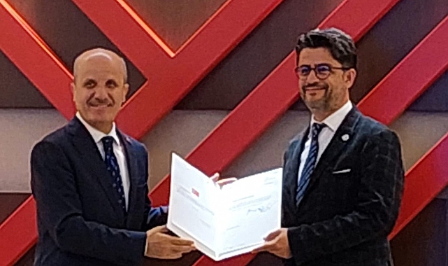 Rektör Prof. Dr. Erenoğlu Mazbatasını Aldı