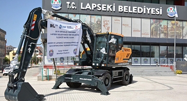 DLSY Ortaklığı, Lapseki Belediyesine İş Makinesi Hibe Etti