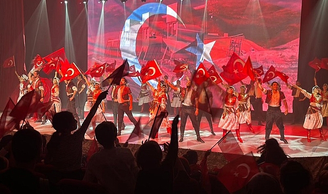 "Zafere Doğru Cumhuriyet Doğuyor"