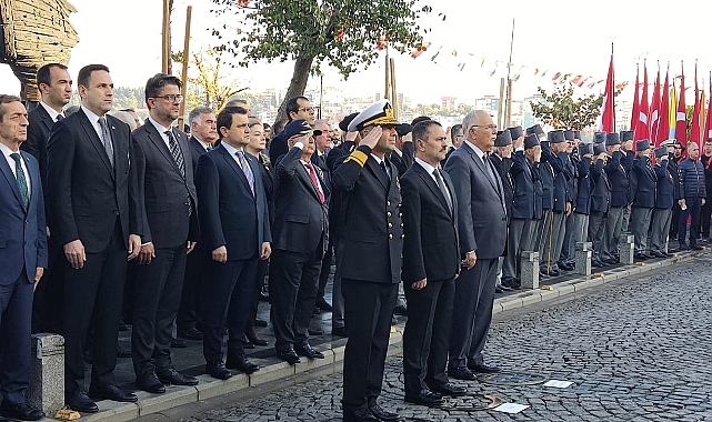 Çanakkale'de saat 09.05'te hayat durdu
