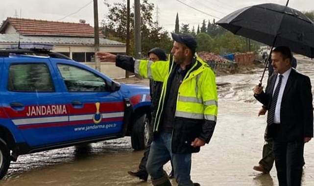 Çanakkale'de şiddetli yağış su baskınına neden oldu