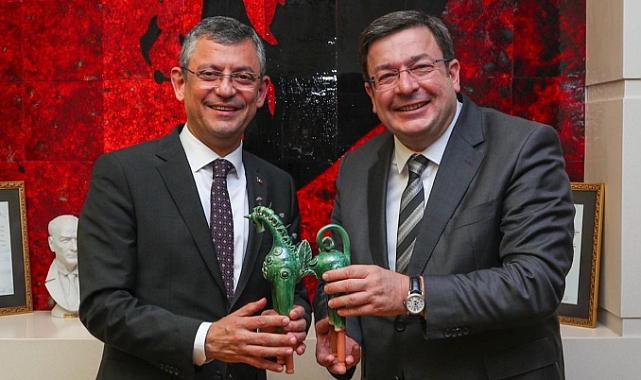 CHP'li Erkek'ten Özgür Özel'e ziyaret