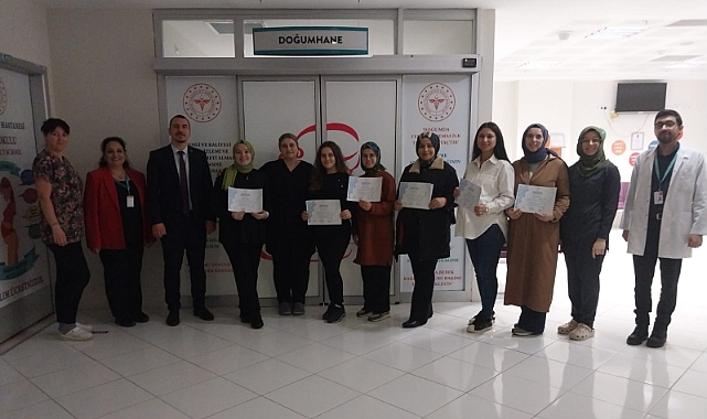 Biga Devlet Hastanesi'nde anne adaylarına belgeleri verildi
