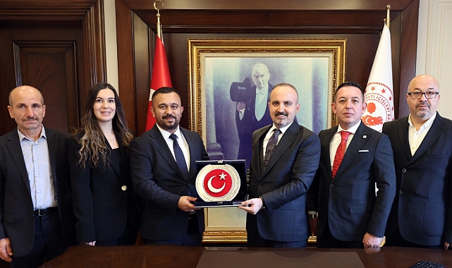 Bülent Turan, misafirlerini ağırlıyor