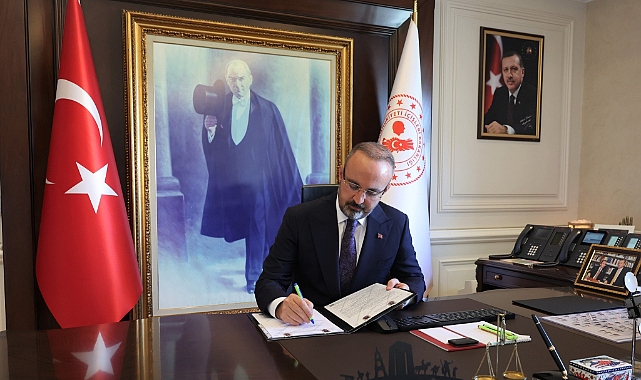 Bülent Turan; "Yeni yılınız kutlu, tüm umutlarınız gerçek olsun"