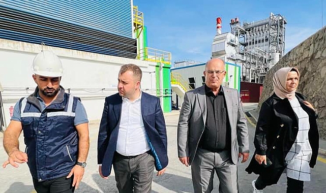 Ezine OSB'de fabrika bacaları tütüyor