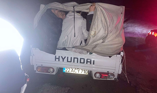 Kamyonet kasasında 31 kaçak göçmen yakalandı