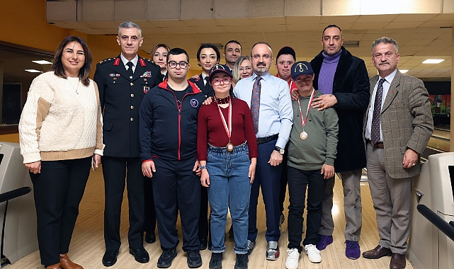 Melek yüzler Bowling Şenliği'nde güldü