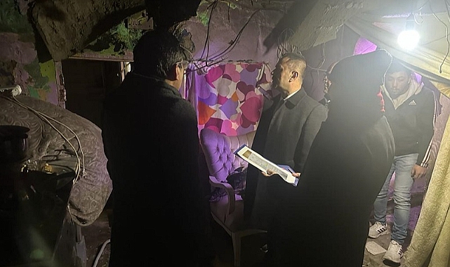 Çanakkale Valiliği'nden evi yanan aileye destek