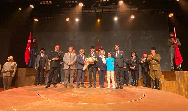 "Cumhuriyet'e Doğru" sahnelendi