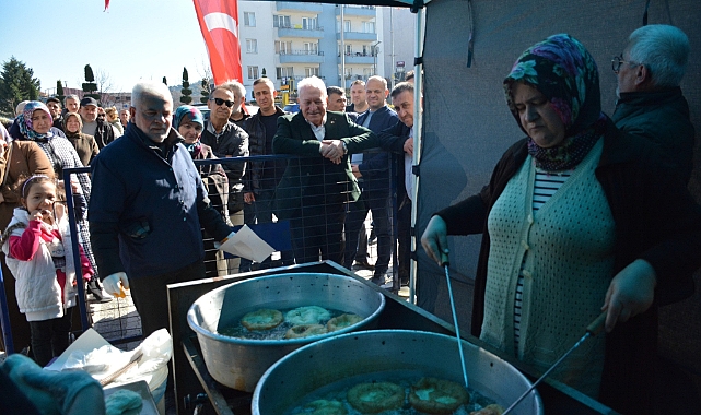 Lapseki Belediyesi'nden lokma ikramı