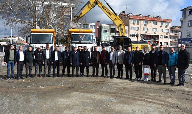 Ezine Kent Meydanı Projesi çalışmaları başladı
