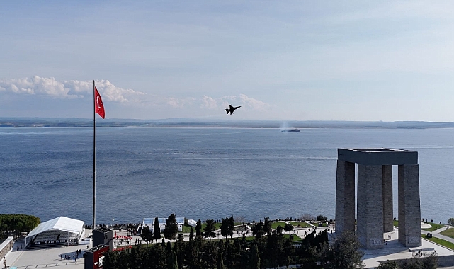 Solo Türk Şehitler Abidesi'ni selamladı
