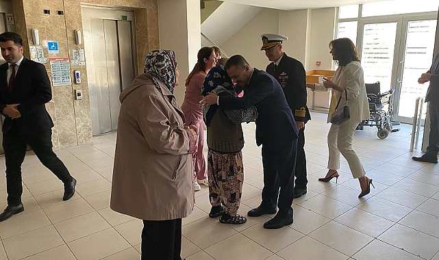 Vali Aktaş huzurevi sakinlerinin bayramını kutladı