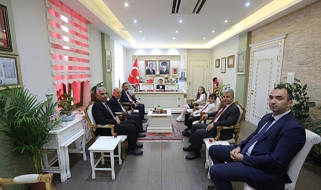 Vali Aktaş, makam koltuğunu öğrencilere devretti!