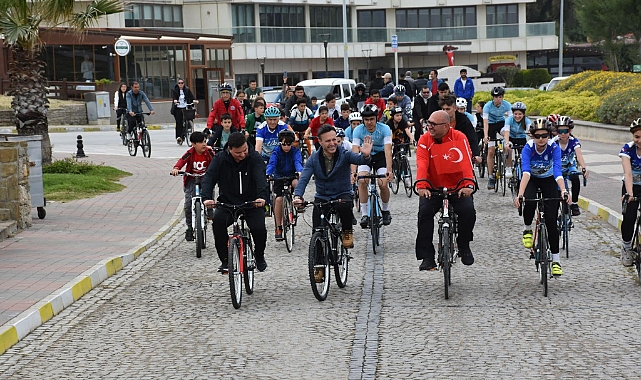 Başkan Soyuak gençlerle birlikte pedal çevirdi