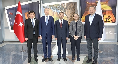 Büyükelçi Sapiyev'den Vali Aktaş'a ziyaret