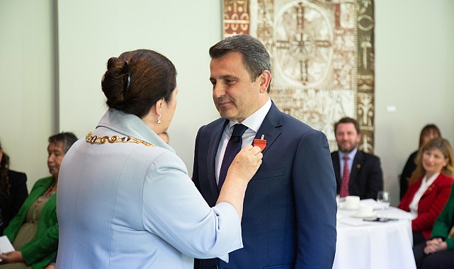 İsmail Kaşdemir'e Yeni Zelanda Liyakat Nişanı verildi