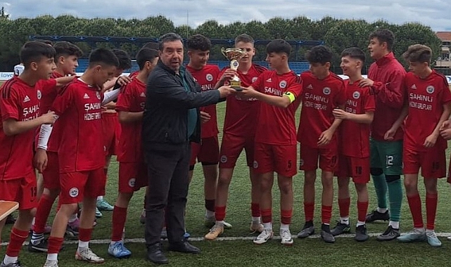 Lapsekispor U15 Ligi'ni birinci tamamladı
