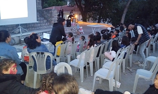 Behramlı'da çocukların sinema keyfi!