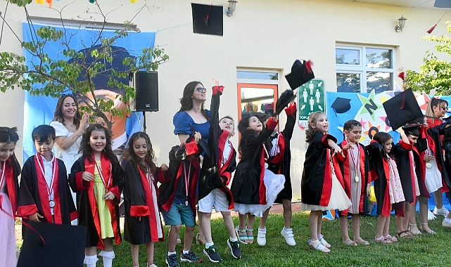 Miniklerin mezuniyet coşkusu