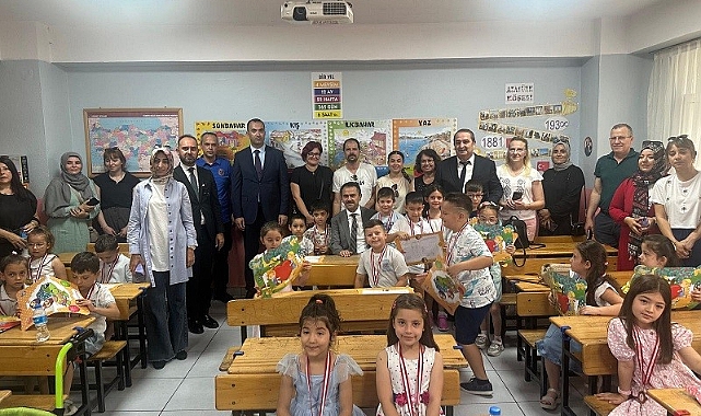 Öğrenciler karnelerine kavuştu