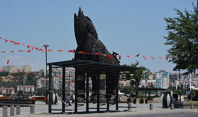 Çanakkale Belediyesi durakları yeniliyor