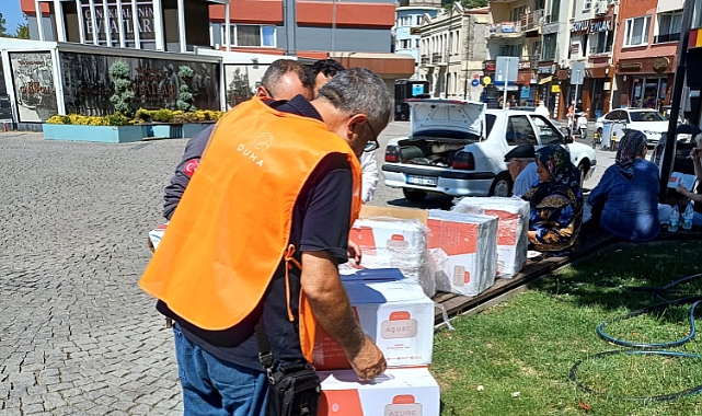 Çanakkalelilere aşure ikramı