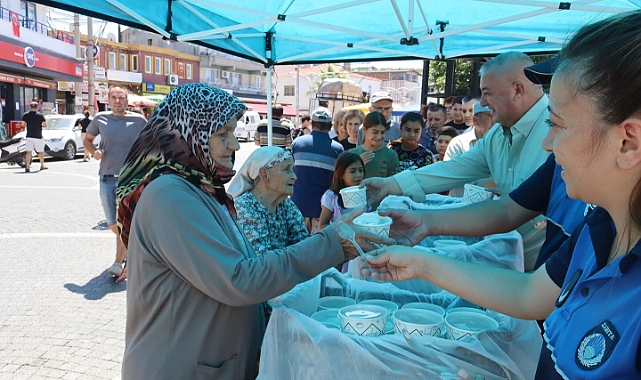 Geyikli'de vatandaşlara aşure ikram edildi