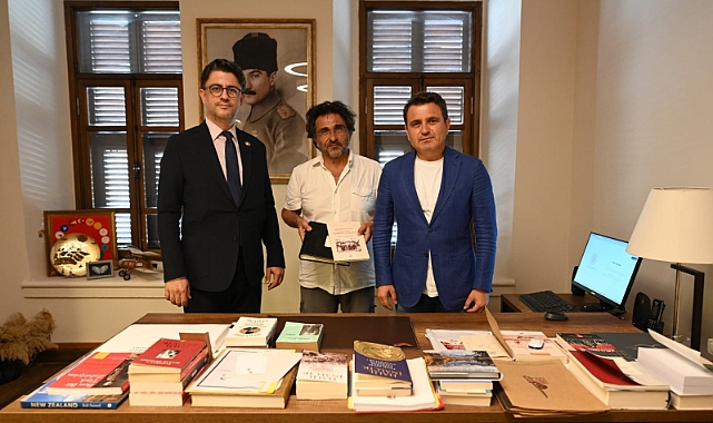 Tarihi albüm bağışlandı