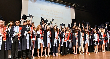 Tıp Fakültesinde mezuniyet coşkusu