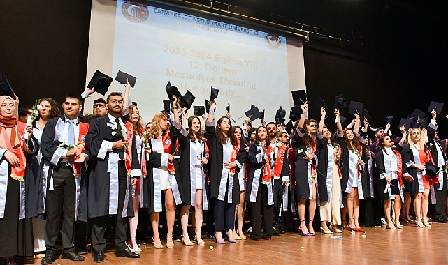 Tıp Fakültesinde mezuniyet coşkusu