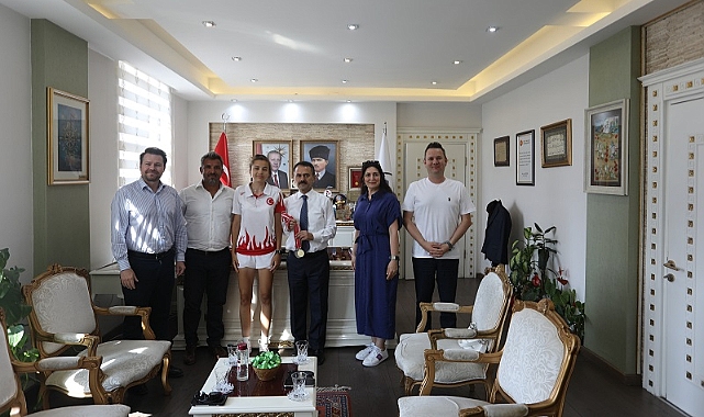 Vali Aktaş'tan Naz Albayrak'a tebrik