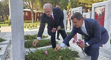 Vali Toraman Şehitler Abidesi'ni ziyaret etti