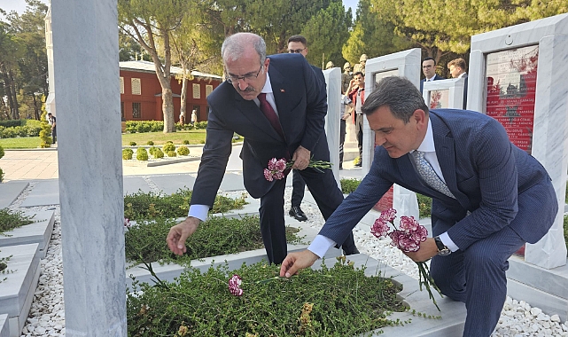 Vali Toraman Şehitler Abidesi'ni ziyaret etti