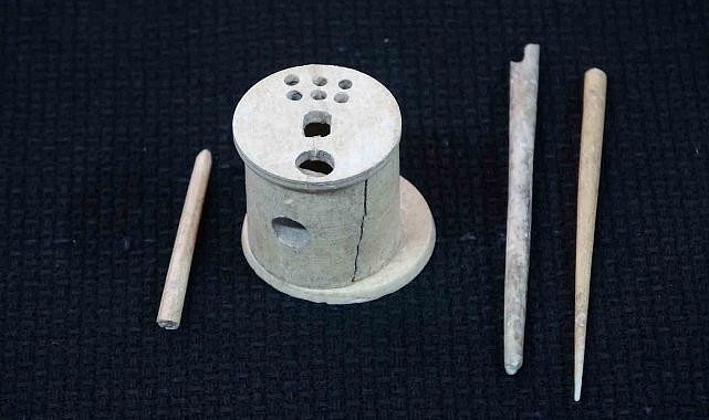 Assos Antik Kenti'nde 1500 yıllık iğnelik bulundu
