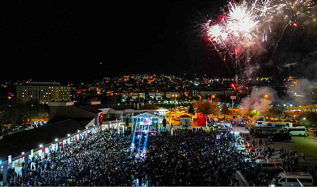 Çan'da İlyas Yalçıntaş konser verdi