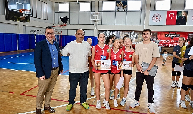Genç yıldızlar ödüllerini aldı